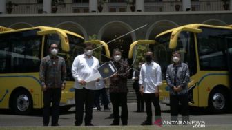Alumnus Teknik Mesin UGM, Menko Airlangga Hartarto Beri Bantuan Mobil Listrik