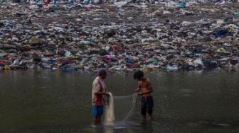 Mengerikan! Begini Penampakan Tumpukan Sampah di Bendungan Sengguruh Kabupaten Malang