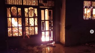 Padamkan Api Kebakaran Rumah Kampung Selang Bulak, Damkar Terjunkan 4 Unit