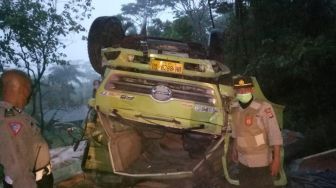 Truk Tabrakan di Jalan Lintas Padang-Solok, Sopir Luka-luka