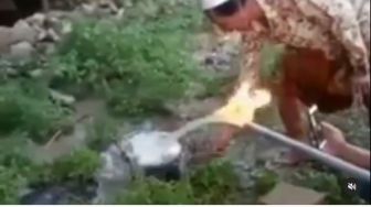 Viral Video Air Sumur di Sampang Mengandung Gas, Menyala Saat Disulut Api