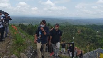 Kunjungi Gunungkidul, Sandiaga Uno Nilai Nglanggeran Siap untuk Uji Coba Terbatas