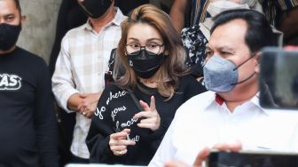 Kasus KD Berlanjut, Orang Tua Ayu Ting Ting Diperiksa Polisi