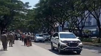 Video Iring-iringan Kendaraan di Delta Mas, Warganet : Ormas Mobilnya Bagus-bagus Ya