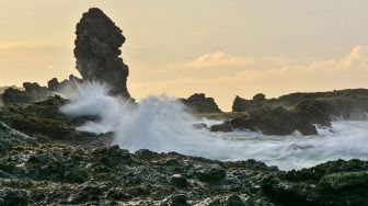 'Healing' Berubah Petaka: Jejak Terakhir Azka di Pantai Siung, Antara Adrenalin dan Putus Asa