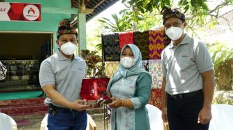 Telkom Dukung UMKM Naung Songket Naik Kelas dengan Digitalisasi