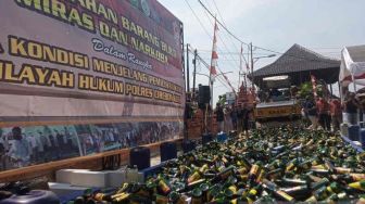 Ribuan Botol Miras dan Narkoba di Cirebon Gagal Dipakai Nge-fly