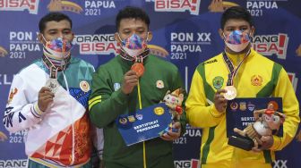 Raih Tujuh Emas Antar Jawa Timur Juara Umum Gulat PON Papua