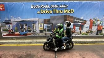 Naik Kendaraan Apapun, Kamu Bisa Pesan Lewat Layanan Drive Thru McDonalds