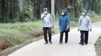 Pastikan Program Satu Miliar Satu Desa Berjalan Baik, Ade Yasin Periksa Rancabungur