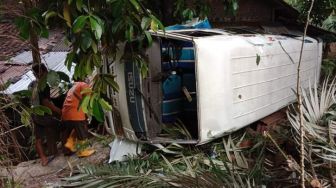 Minibus Angkut Peziarah Terjun ke Jurang di Karanganyar, Ini Kondisi Penumpang