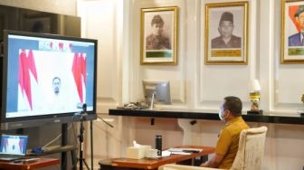 Kurangi kerumunan, Plt Gubernur Sulsel Andi Sudirman Sementara Terima Tamu Secara Virtual