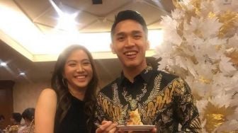 9 Momen Jonatan Christie dan Shanju Eks JKT48 Tunangan, Baper Abis!