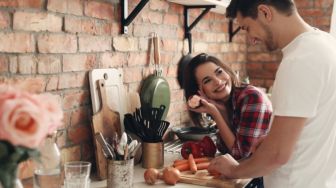 Mau Tetap Romantis Meski Sudah Menikah Lama? Coba Lakukan 4 Tips Ini!