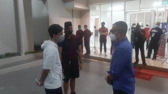 Momen Kocak Kaesang Pangarep 'Usir' Gibran Usai Tonton Persis Solo di Stadion Manahan