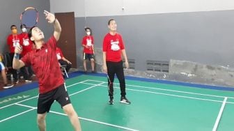 Bertanding Bulu Tangkis, Gibran Kalah dari Seniornya FX Hadi Rudyatmo