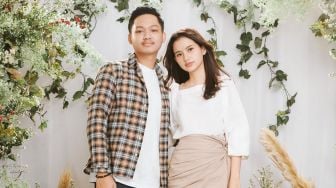 8 Momen Pemotretan Prewedding Azriel Hermansyah dan Sarah Menzel, Usung Adat Bali