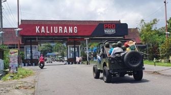 FOTO: Sejumlah Wisatawan Nikmati Wahana Jeep di Lereng Merapi Saat PPKM Turun Level 2