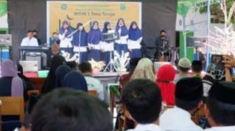 Siswa MTsN 1 Tana Toraja Rayakan Maulid Nabi Muhammad Dengan Berbagai Kegiatan Meriah