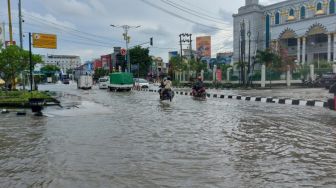 Masih Banjir, Lalu Lintas di Beberapa Ruas Jalan Samarinda Padat Merayap