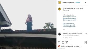 Viral! Dua Bocil Joget TikTok di Atas Genteng, Endingnya Bikin Nyesek