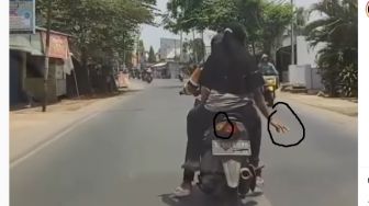 Duh! Viral Emak-emak Sein Kiri Belok Kanan, Warganet Auto Maklum