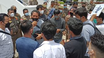 Polisi Bubarkan Demo Pencari Suaka Asal Afganistan di DPRD Batam, Dianggap Tak Berizin