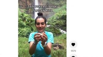 Bule Ini Tunjukkan Rahasia Kupas Salak dengan Cepat, Netizen Ngaku Baru Tahu