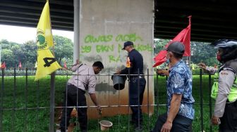 Tiang Pancang Flyover Jalan Ahmad Yani Bekasi Jadi Sasaran Aksi Vandalisme