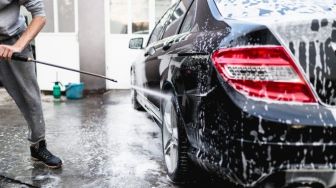 Dari Manual Hingga Robotic, Segini Biaya Cuci Mobil Terbaru