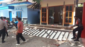 Terdampak Gempa Malang, Teras Musala di Blitar Ambruk