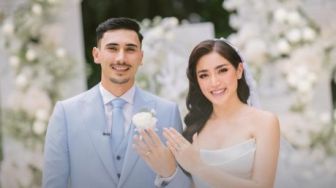 Jessica Iskandar Protes Suami Tak Ikut Pemotretan Natal, Vincent Verhaag: Lagi Narik Ojol