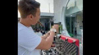 Viral Pria Pamer Senjata Api di Cafe, Polisi Turun Tangan