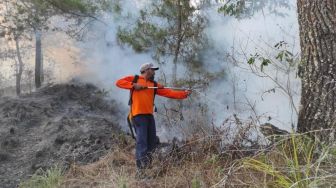 Pemadaman Kebakaran Hutan di Gunung Batur Bali, Jalur Pendakian Ditutup