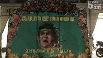 Dikirimi Karangan Bunga Diduga dari Bonek, Begini Reaksi Presiden Arema FC