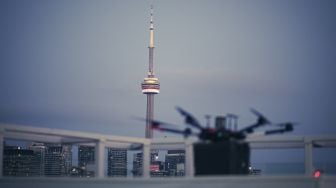 Foto selebaran yang  diambil pada September 2021 menunjukkan drone 'Unither Bioelectronique' setelah melakukan pengiriman sepasang paru-paru di Toronto, Kanada, dirilis pada (21/10/2021). [JASON VAN BRUGGEN / UNITHER BIOELECTRONIQUE / AFP]