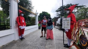 Berjaga di Malioboro, Bregada di Jogja Ingatkan Wisatawan untuk Taat Protokol Kesehatan