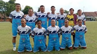 Kembangkan Sepak Bola di Ciwaringin, Iptu Endang Hadirkan Eks Pemain Persib