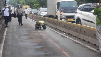 Sopir Tewas Tergencet, Polisi Olah TKP Tabrakan Maut TransJakarta di MT Haryono