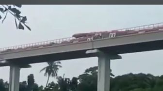 Kereta LRT Jabodebek Tabrakan di Atas Rel Layang Munjul, Damkar Turun Tangan Evakuasi