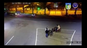 Terciduk CCTV Masih Pacaran Tengah Malam, Dua Pasangan Kekasih Ini Disentil Petugas