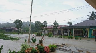 Hujan Deras, Sejumlah Rumah di Kabupaten Nias Terendam Banjir.