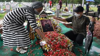 Suasana Haru Iringi Pemakaman Sudi Silalahi