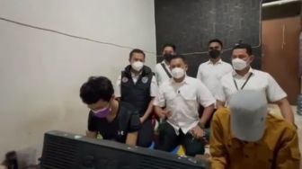 Dibekuk Polisi, Desk Collector Pinjol Ilegal di Cengkareng Ancam Santet Korban