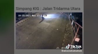 Terlalu Bucin, Cewek Ini Pantau Pacarnya Lewat CCTV Jalan