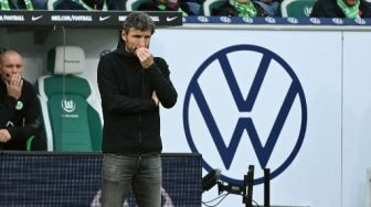 Tak Pernah Menang di 8 Laga, Wolfsburg Pecat Mark van Bommel