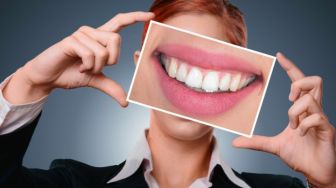Inilah 7 Bahan Alami Terbaik dan Aman untuk Membersihkan Karang Gigi