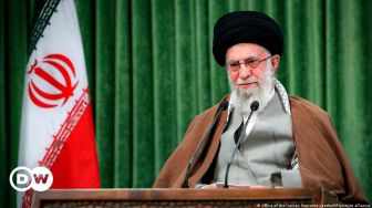 Ayatollah Khamenei Desak Dunia Arab Batalkan Normalisasi Dengan Israel