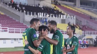 Aji Santoso Puji Penampilan Kiper Lapis Ketiga Persebaya usai Kalahkan Persija