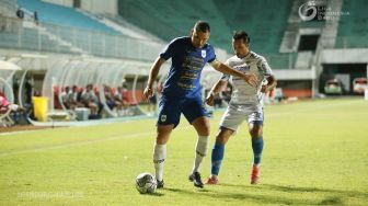 Berikan Kekalahan Perdana bagi PSIS, Persib Bandung Bertengger di Puncak Klasemen Sementara Liga 1